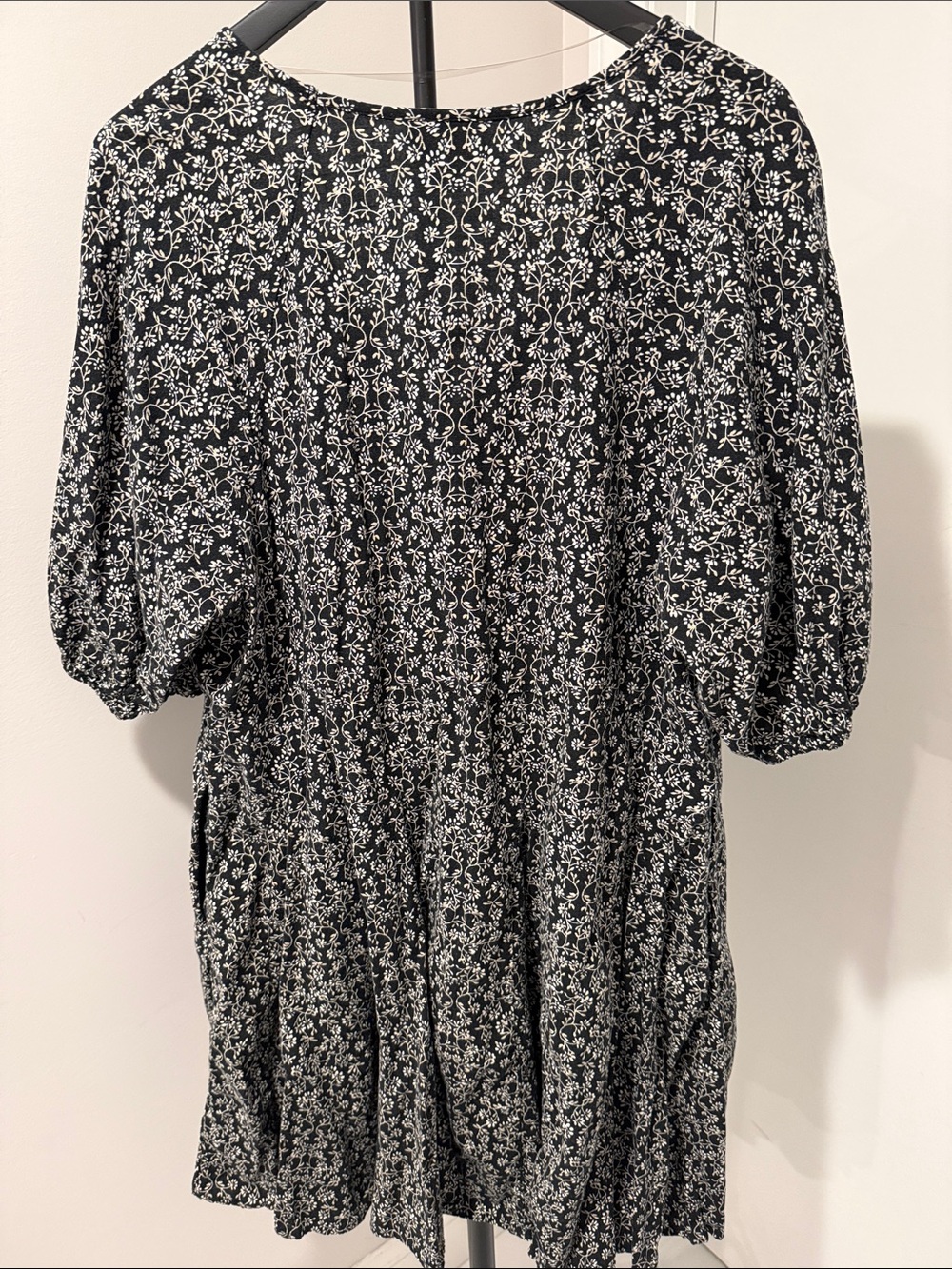 Universal Thread Black & White Floral V-Neck Mini Dress - Picture 4 of 10